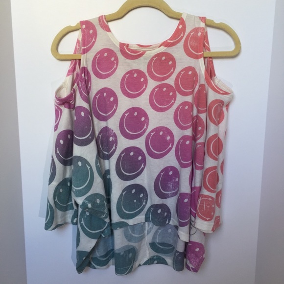 Cold shoulder, ombré smiley face top - Picture 2 of 5